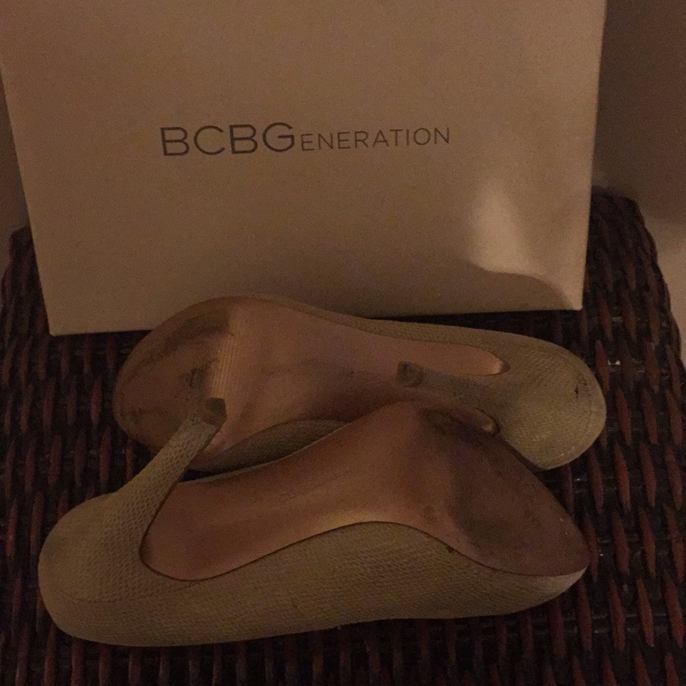Pumps - Picture 2 of 6